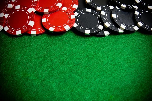 Screenshot of iron4d app showing live blackjack table with dealer and betting interface